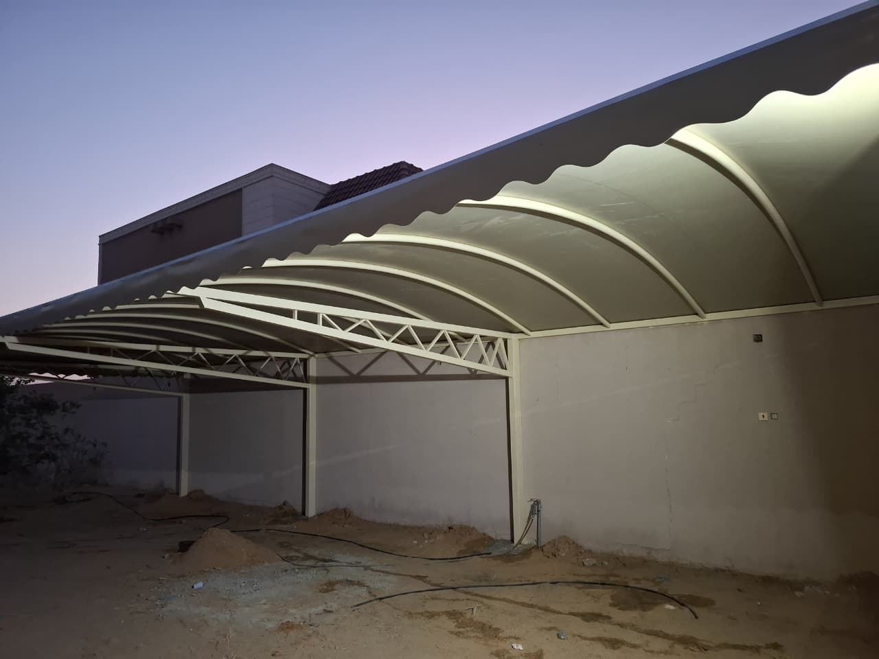Luxury Cantilever Car Shade – Al Qassim